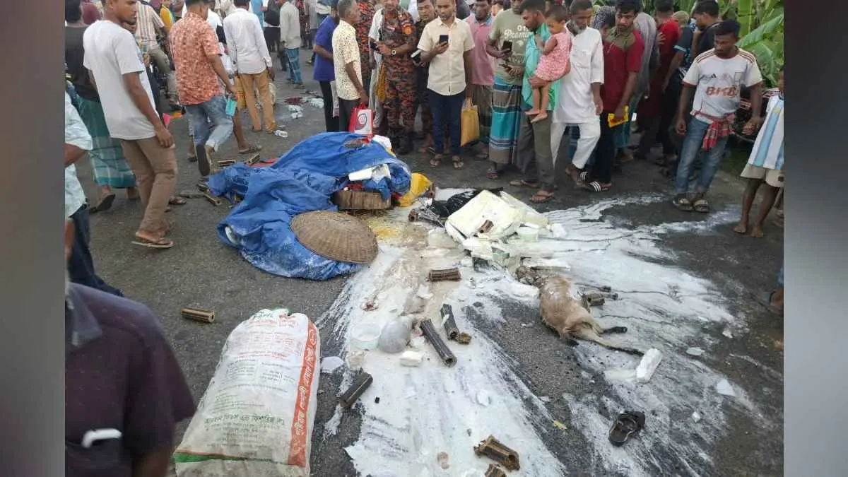 নেত্রকোনায় ট্রাক পিকআপ সংঘর্ষে নারীসহ ৪ জনের মৃত্যু