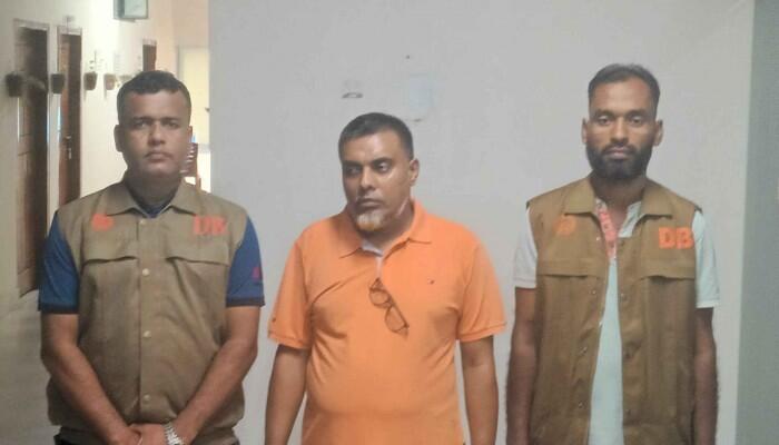 মানিকগঞ্জে প্রধানমন্ত্রীর এপিএস পরিচয়ে প্রতারণা, পলাতক আসামি গ্রেফতার