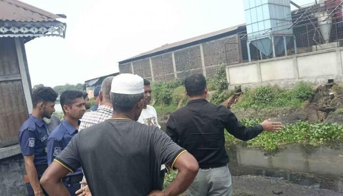 খাল দূষণের দায়ে চাঁদপুরে তিন রাইস মিলকে ১.৬০ লাখ টাকা জরিমানা