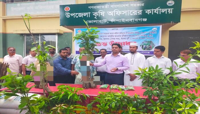ভোলাহাটে ১৪'শ জন ও ৬৮টি শিক্ষা প্রতিষ্ঠানে ফলজ ও বনজ চারা, সার-বীজসহ বিভিন্ন উপকরণ বিতরণের শুভ উদ্বোধন অনুষ্ঠিত!