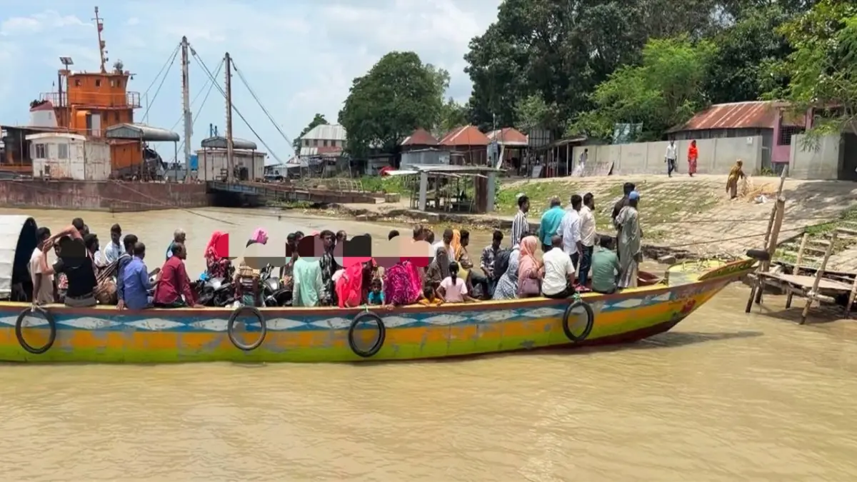 নাজিরগঞ্জে অনুমতি ছাড়াই চলছে অবৈধ খেয়া নৌকা টোল আদায়