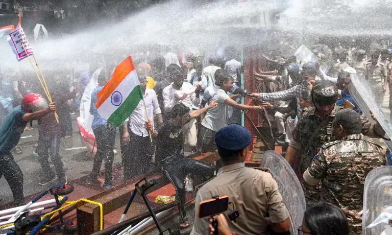 পাটনায় নিয়োগ পরীক্ষার দাবিতে চলছে শিক্ষার্থীদের তীব্র বিক্ষোভ