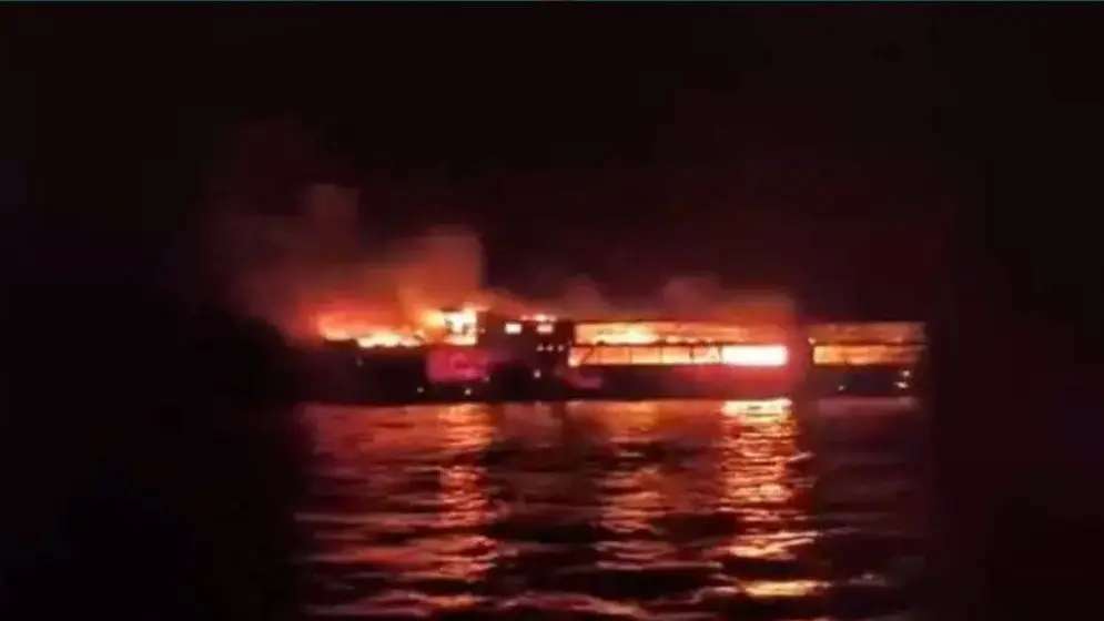 ফিলিপাইনে যাত্রীবোঝাই ফেরিতে আগুন, নিহত ৫