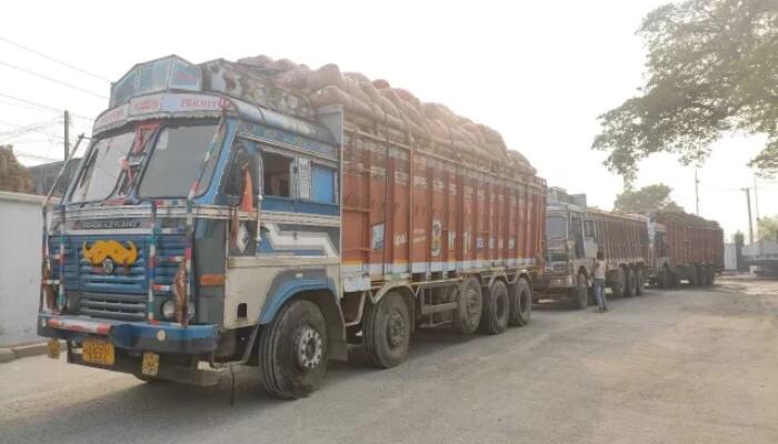 কমপ্লিট শাটডাউনে বন্ধ সোনামসজিদ স্থলবন্দরের আমদানি-রপ্তানি