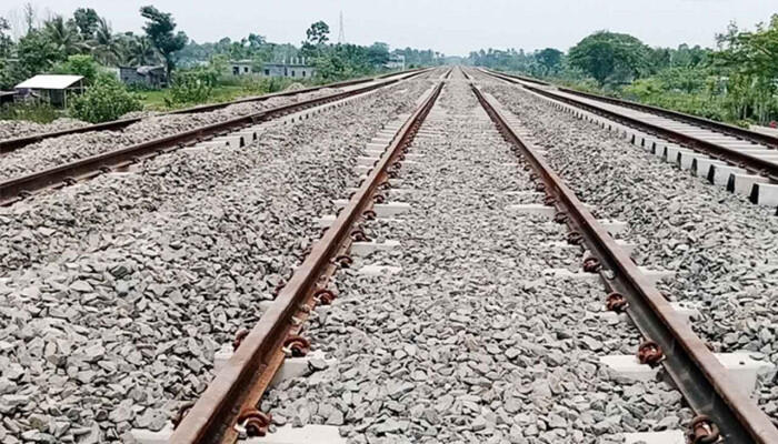 রাজারহাটে ট্রেনে কাটা পড়ে নিহত ১
