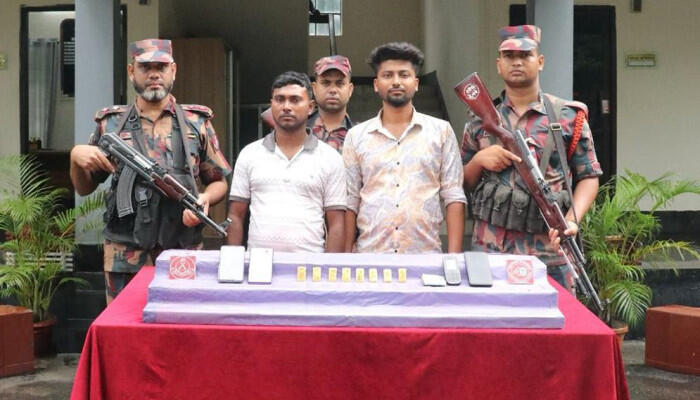 যশোরে ৮টি স্বর্ণের বারসহ আটক ২