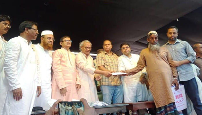 চব্বিশের শহীদদের পাশে তারেক রহমান: কুড়িগ্রামের ১০ পরিবারকে সহায়তা