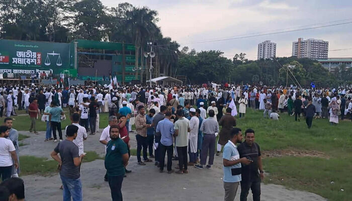 দলে দলে সোহরাওয়ার্দীতে জড়ো হচ্ছেন জামায়াতের নেতাকর্মীরা