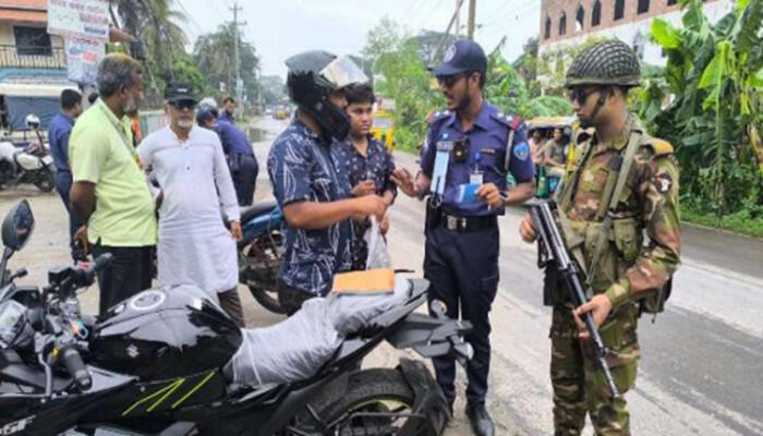 নড়াইলে সেনা চেকপোস্টে অবৈধ ট্রাক ও মোটরসাইকেল জব্দ