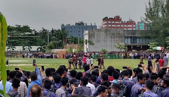 উত্তরায় স্কুলে বিমান বিধ্বস্ত: সম্মিলিত উদ্যোগে উদ্ধার অভিযান