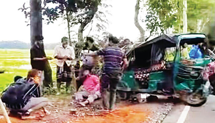 ট্রাক-সিএনজি সংঘর্ষ, চুয়েট নারী শিক্ষকসহ আহত ৩