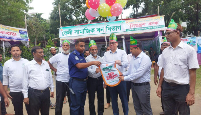 ফেনীতে ‘সবুজ বাংলাদেশ’ গড়তে বৃক্ষমেলা ও বৃক্ষরোপণ কর্মসূচির সূচনা
