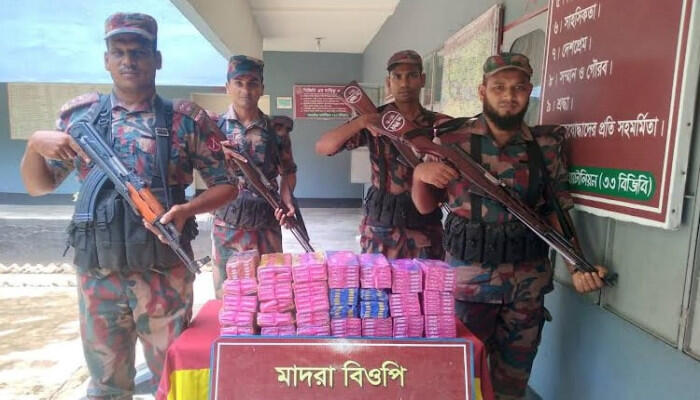 সাতক্ষীরায় চোরাচালানবিরোধী অভিযানে লাখ টাকার পণ্য জব্দ