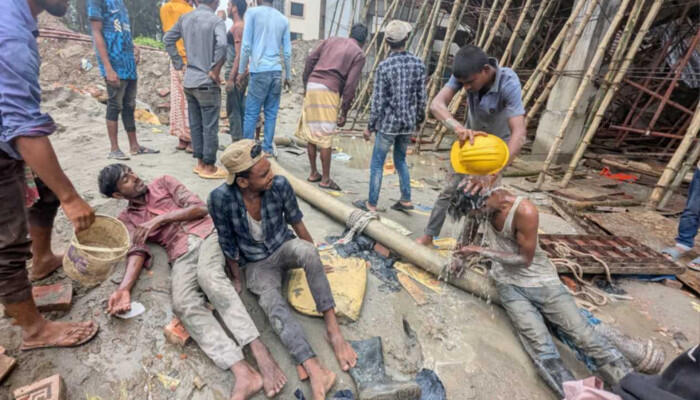 নির্মাণাধীন ছাদ ধস, নজরুল বিশ্ববিদ্যালয়ে আহত শ্রমিক ১১ জন, তদন্ত কমিটি গঠন