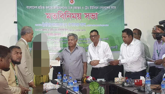 কিছু মানুষ শিল্প প্রতিষ্ঠান গড়ে তুলে টাকা এদিক-ওদিক করার জন্য: উপদেষ্টা সাখাওয়াত