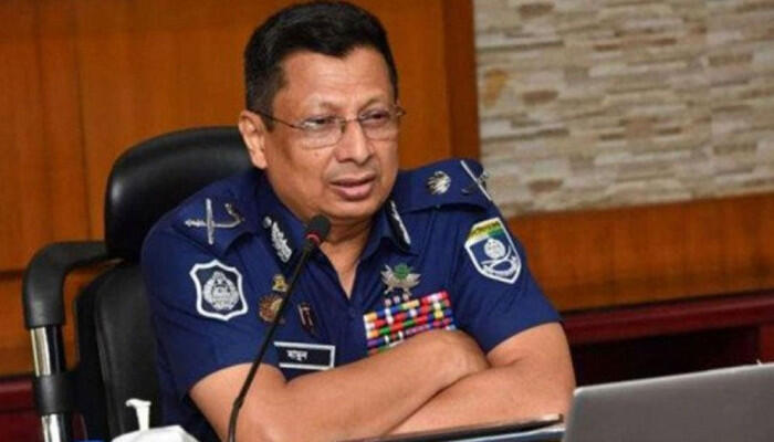 হাসিনার বিরুদ্ধে সাক্ষ্য দিতে ট্রাইব্যুনালে হাজির সাবেক আইজিপি