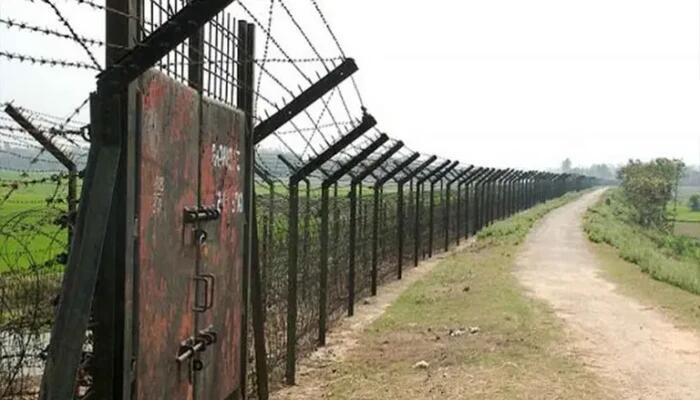 সীমান্তে নৃশংসতা: বাংলাদেশিদের গুলি নয়, এবার অ্যাসিডে পুড়িয়ে হত্যা করছে বিএসএফ