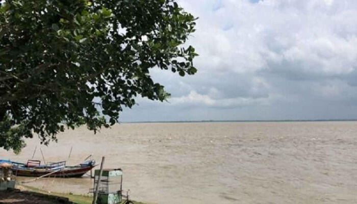 রাজশাহীতে বিপৎসীমার কাছাকাছি পদ্মার পানি, টি-বাঁধে প্রবেশে নিষেধাজ্ঞা