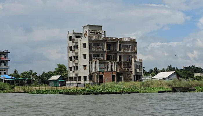 মুন্সিগঞ্জে অস্থায়ী পুলিশ ক্যাম্পে নৌ-ডাকাত দলের হামলা