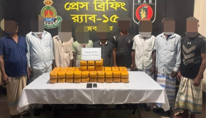 কক্সবাজারে ট্রলার থেকে ৪ লাখ ৬০ হাজার ইয়াবা জব্দ, আটক ৯