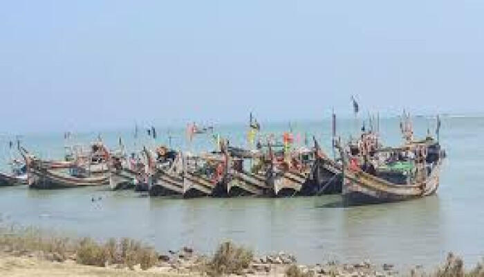 নাফ নদীতে আরাকান আর্মির তাণ্ডব অব্যাহত, নিখোঁজ ডজনের বেশি বাংলাদেশি জেলে