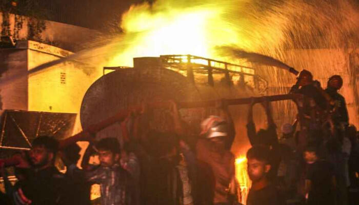 ঢাকার সিদ্ধেশ্বরীতে মসজিদে অগ্নিকাণ্ড, ফায়ার সার্ভিসের নিয়ন্ত্রণে