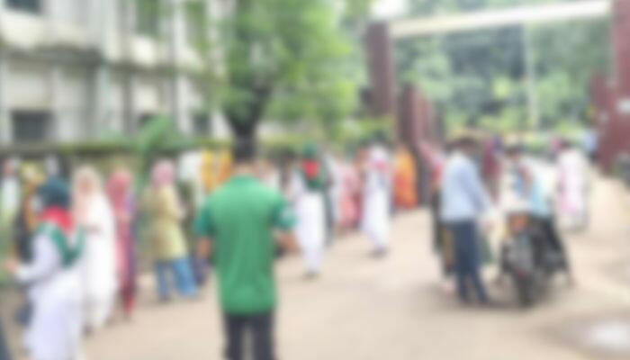 ডাকসু ভোটে শিক্ষার্থীদের ঢল, প্রতিদ্বন্দ্বিতায় ১০টির বেশি প্যানেল