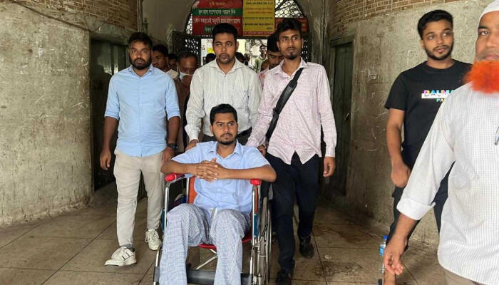 হামলায় আহত হওয়ার ১৮ দিন পর হাসপাতাল ছাড়লেন নুরুল হক নুর