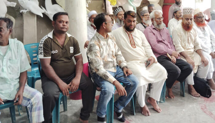 দোহারে হিন্দু নেতাদের সঙ্গে মতবিনিময় করলেন জামায়াত প্রার্থী নজরুল ইসলাম