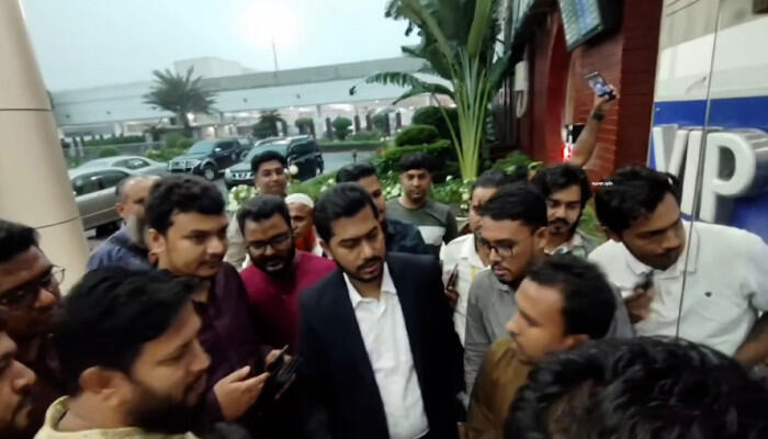 উন্নত চিকিৎসার জন্য সিঙ্গাপুর গেলেন গণঅধিকার পরিষদের সভাপতি নুরুল হক নুর