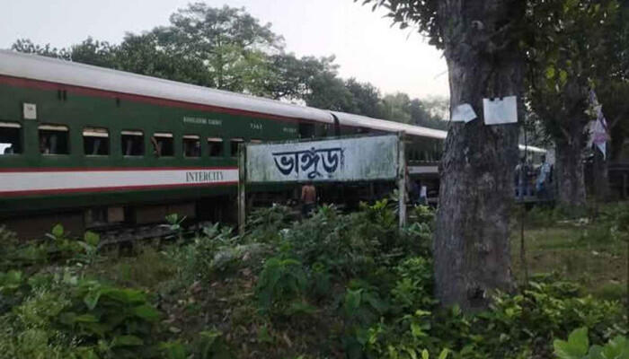 ভাঙ্গুড়ায় পঞ্চগড় এক্সপ্রেসের বগি লাইনচ্যুত, তিন ঘণ্টা ট্রেন চলাচল বন্ধ