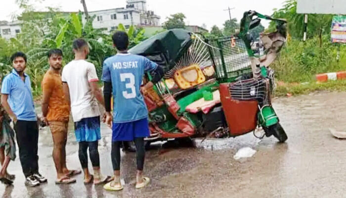 গাজীপুরে ট্রাক-সিএনজি সংঘর্ষে দুইজন নিহত, তিনজন আহত