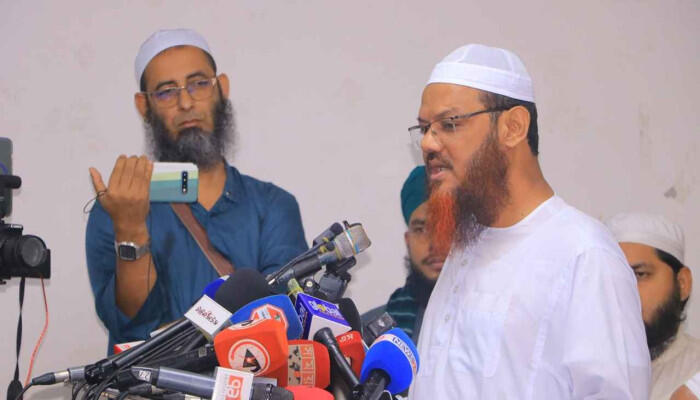 ‘ক্ষমতায় যেতে বিদেশি দাসত্বে মরিয়া কেউ কেউ’: শায়খে চরমোনাইয়ের মন্তব্য