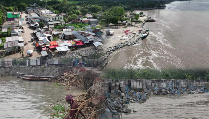 শরীয়তপুরে পদ্মার ভাঙন তীব্র, জিওব্যাগ ডাম্পিং ব্যর্থ হয়েছে