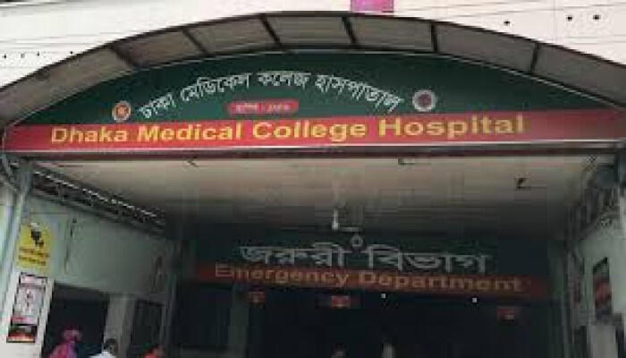 হাইকোর্টের সামনে অজ্ঞাত গাড়ির ধাক্কায় নারী নিহত, পরিচয় এখনও অজানা