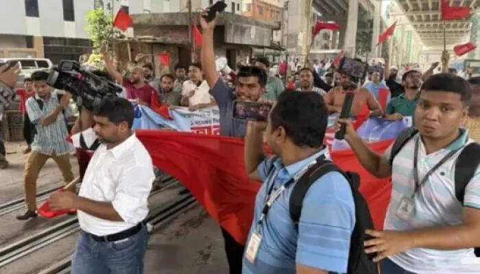 ঢাকায় সিলেটবাসীর রেল অবরোধ: টাঙ্গুয়ার এক্সপ্রেসসহ আট দফা দাবিতে সতর্ক কর্মসূচি
