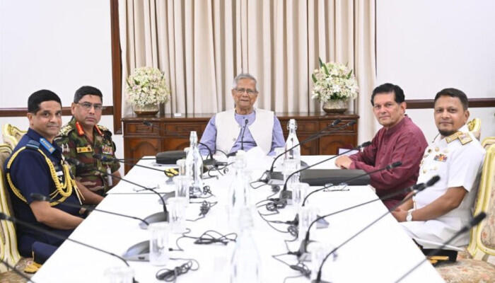আসন্ন নির্বাচনে নিশ্ছিদ্র নিরাপত্তার নির্দেশ প্রধান উপদেষ্টার, তিন বাহিনীর প্রস্তুতি সম্পন্ন
