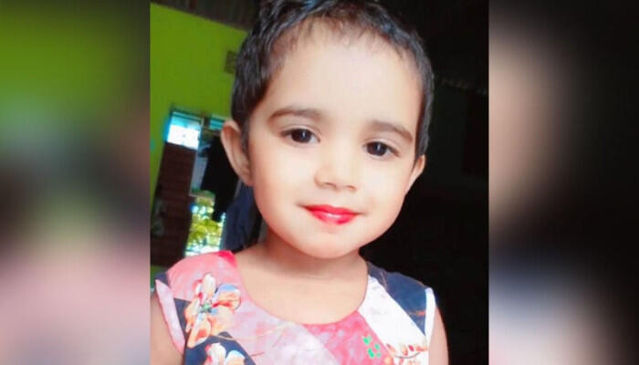 মায়ের সামনেই শিশুর বুকে ছুরি চালাল বাবা