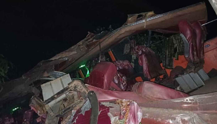 সীতাকুণ্ডে বাস–ট্রাক সংঘর্ষে শিশুসহ নিহত ৪, আহত বহু