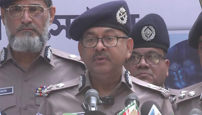 ককটেল বা অগ্নিসন্ত্রাসে জড়িতদের বিরুদ্ধে আইন অনুযায়ী ব্যবস্থা নেওয়া হবে: ডিএমপি কমিশনার