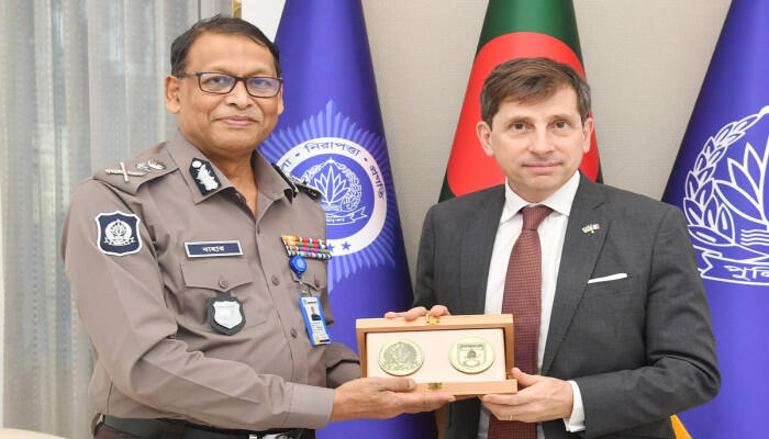 নির্বাচনকে সামনে রেখে সহযোগিতা বাড়াতে আইজিপির সঙ্গে ফরাসি রাষ্ট্রদূতের বৈঠক