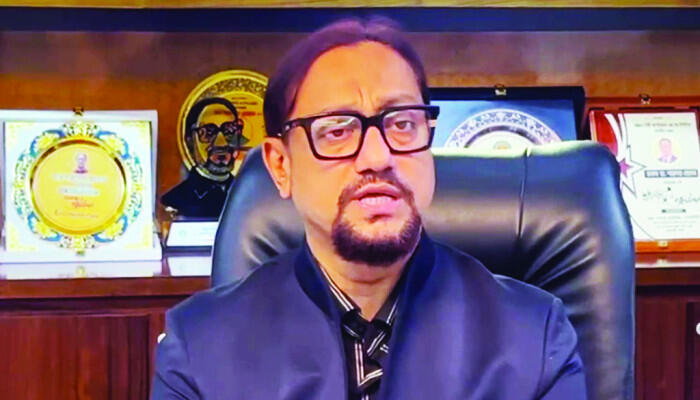 চট্টগ্রাম বন্দরে চাঁদাবাজ কারা, নৌ উপদেষ্টার কাছে জানতে চান মেয়র