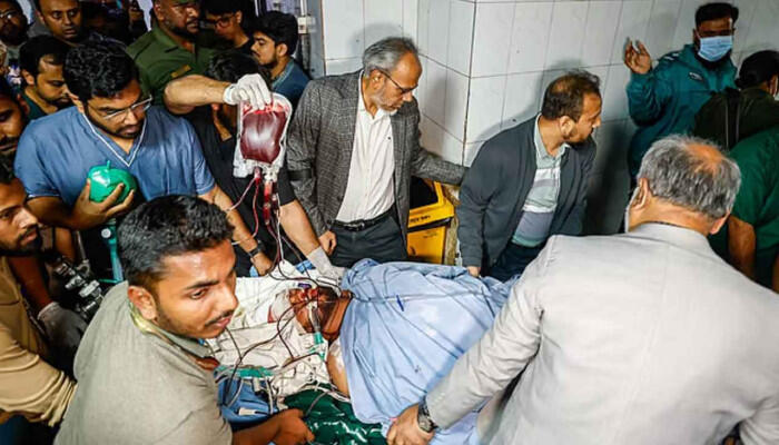 ঢামেকে অপারেশনের পর এভারকেয়ার হাসপাতালে নেওয়া হচ্ছে ওসমান হাদিকে