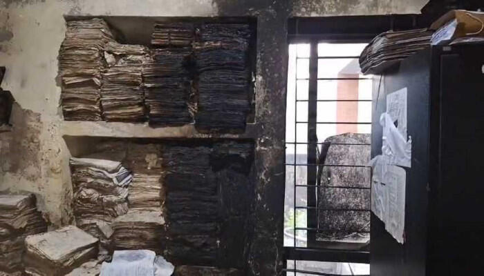 লক্ষ্মীপুর জেলা নির্বাচন অফিসে অগ্নিসংযোগ, গুরুত্বপূর্ণ নথি পুড়ে গেছে