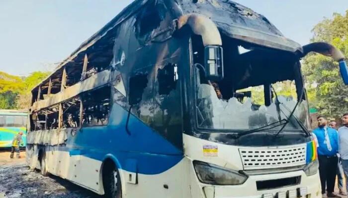 কক্সবাজার বাস টার্মিনালে পার্কিংয়ে থাকা বাসে অগ্নিকাণ্ড, পুড়েছে অধিকাংশ অংশ