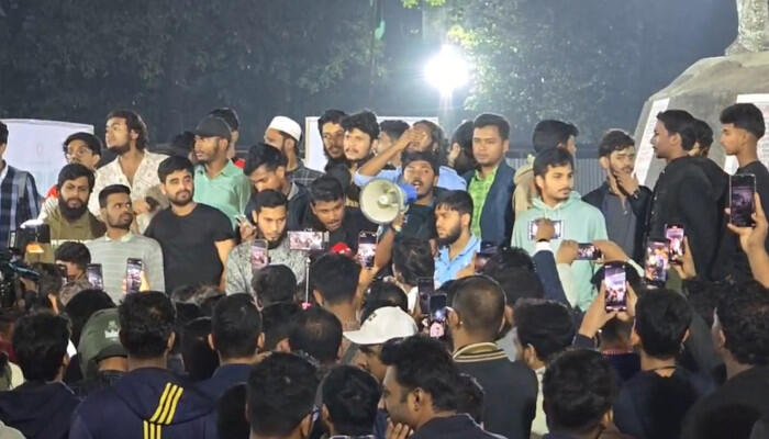 শরিফ ওসমান হাদি হত্যার বিচারের দাবিতে শাহবাগ ও ঢাকা বিশ্ববিদ্যালয়ে বিক্ষোভ