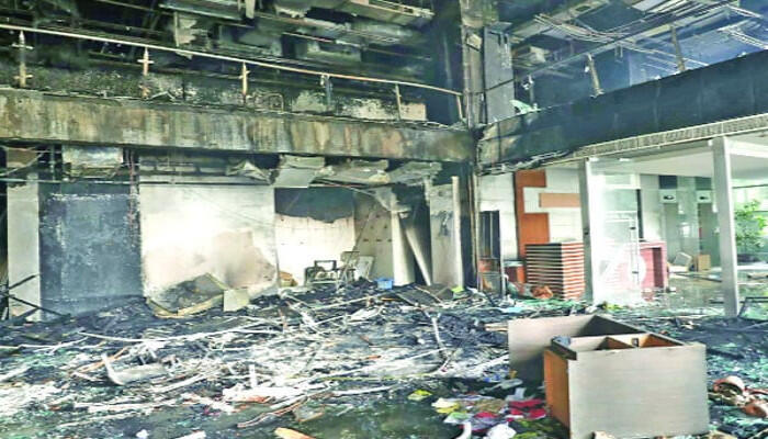 প্রথম আলো ও ডেইলি স্টার কার্যালয়ে হামলা–অগ্নিসংযোগ, গণমাধ্যমে চরম আতঙ্ক