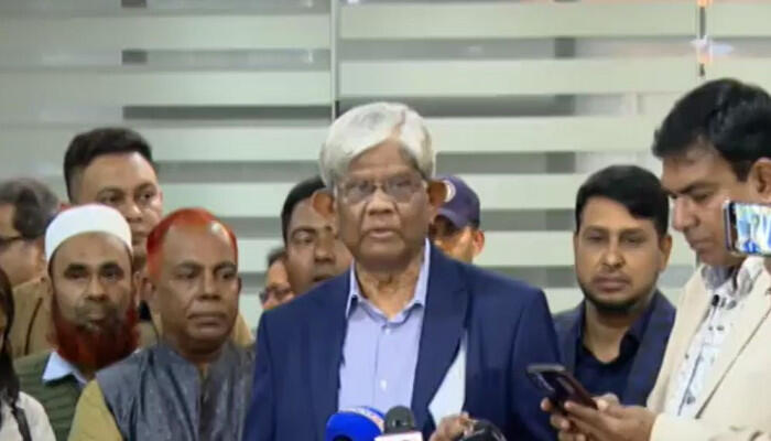 ভারতের সঙ্গে সম্পর্ক অবনতি চায় না সরকার, অর্থনীতি ও রাজনীতি আলাদা করে দেখার আহ্বান অর্থ উপদেষ্টার