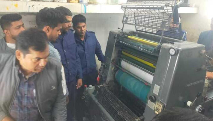নারায়ণগঞ্জে নকল স্ট্যাম্প কারখানায় অভিযান, কোটি টাকার স্ট্যাম্পসহ আটক ২