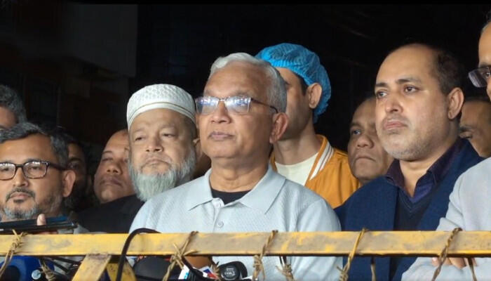 খালেদা জিয়া সবচেয়ে সংকটময় সময় পার করছেন: মেডিকেল বোর্ডের সদস্য ডা. জাহিদ